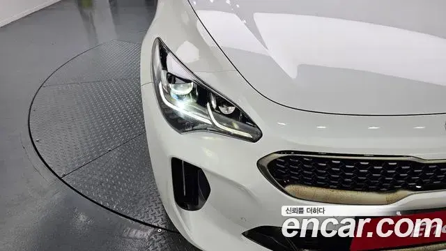 Kia Stinger 2018 — Şəkil 17/30