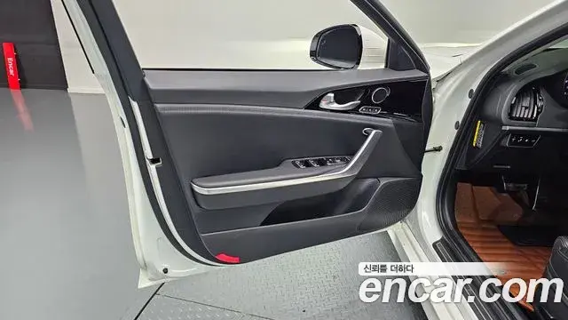 Kia Stinger 2018 — Şəkil 27/30