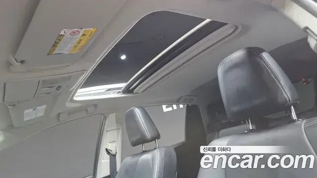 Toyota RAV4 2018 — Şəkil 21/31