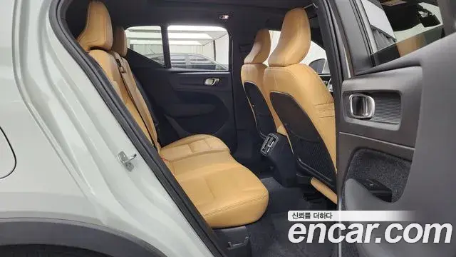 Volvo XC40 2021 — Şəkil 26/34