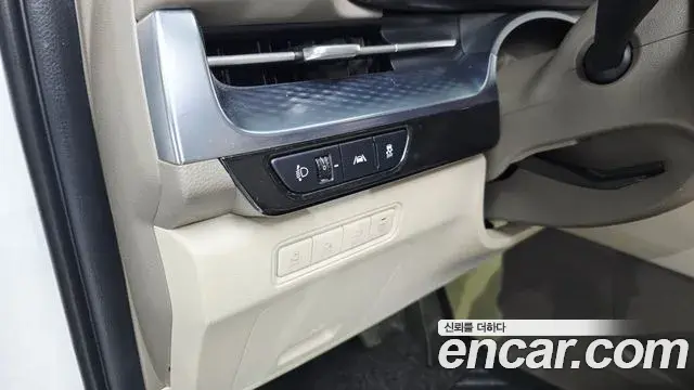 Kia Carnival 2022 — Şəkil 28/34