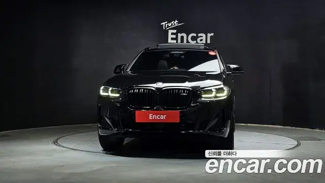 BMW X4 2023 — Şəkil 27/32