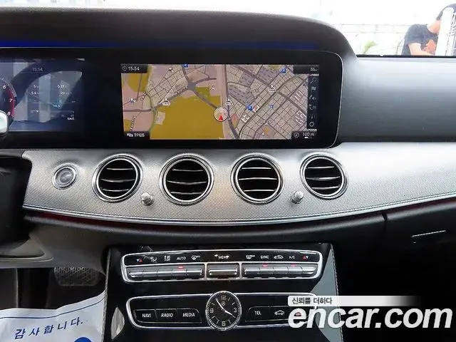 Mercedes-Benz E-Class 2018 — Şəkil 18/20