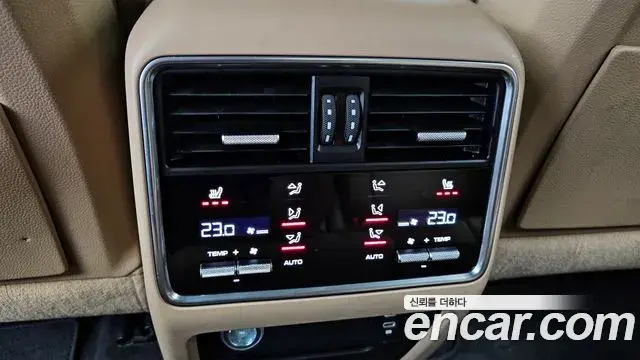 Porsche Cayenne 2021 — Photo 19/20