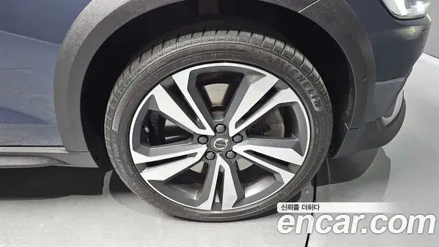 Volvo V60 Cross Country 2021 — Şəkil 23/30