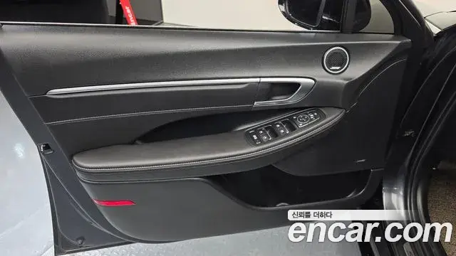 Hyundai Sonata Hybrid 2023 — Şəkil 23/30