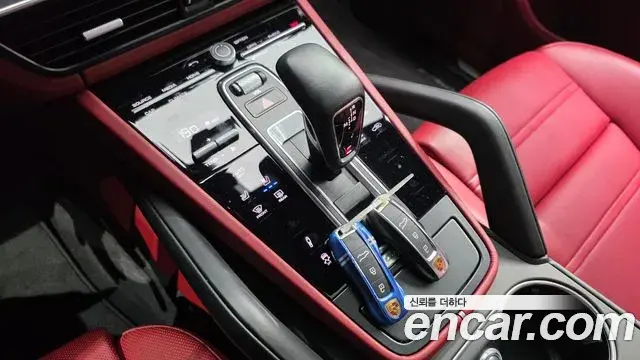 Porsche Cayenne 2022 — Photo 8/20