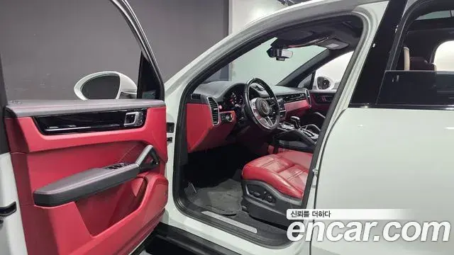 Porsche Cayenne 2022 — Photo 9/20