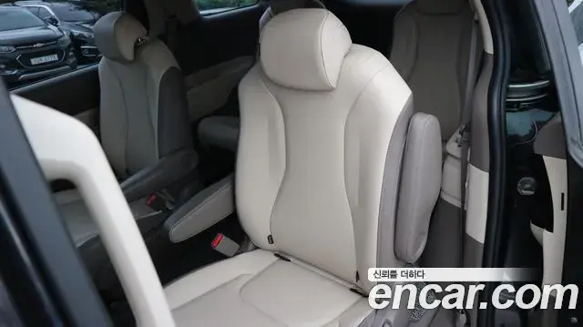 Kia Carnival 2021 — Фото 10/20