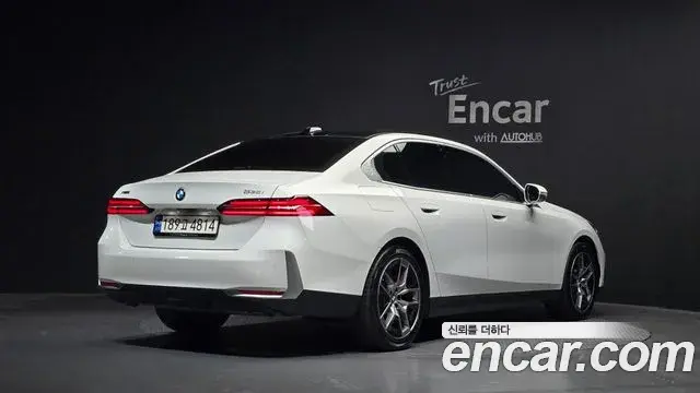 BMW 5 Series 2023 — Photo 2/20