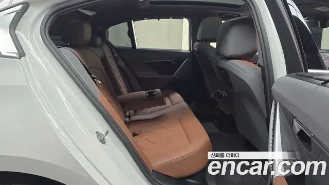 BMW 5 Series 2023 — Photo 11/20
