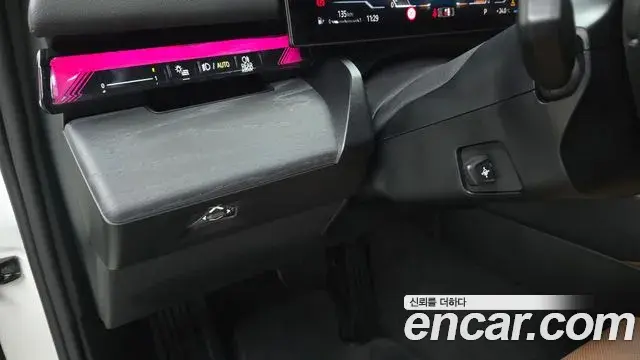 BMW 5 Series 2023 — Photo 19/20