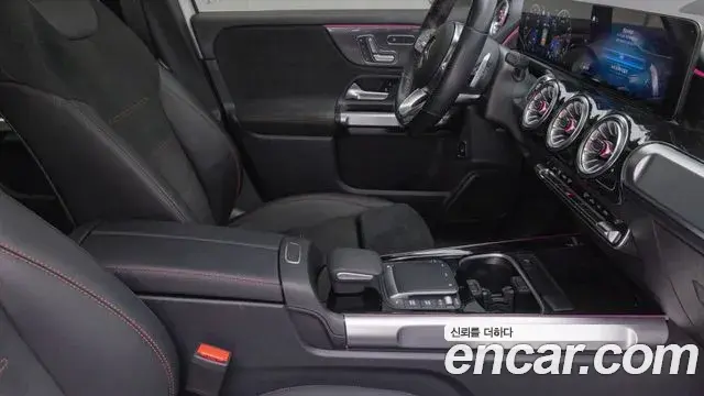 Mercedes-Benz GLB-Class 2023 — Фото 7/20