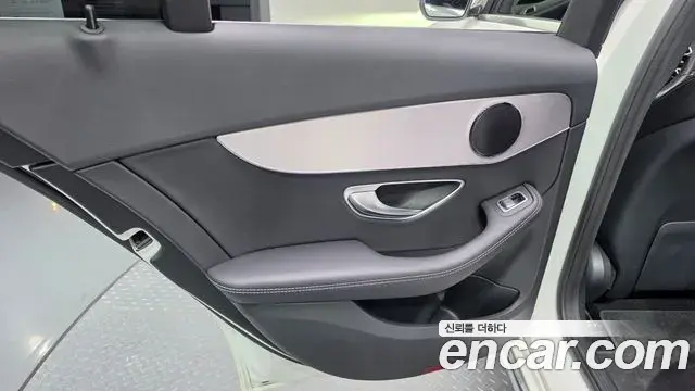 Mercedes-Benz C-Class 2020 — Şəkil 28/31