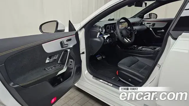 Mercedes-Benz CLA-Class 2025 — Photo 10/20
