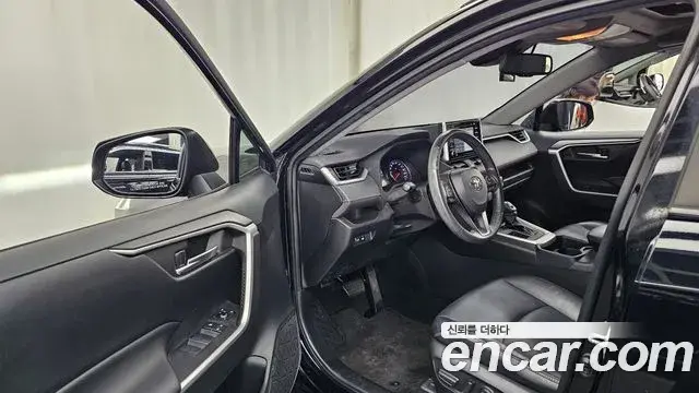 Toyota RAV4 2019 — Photo 9/20