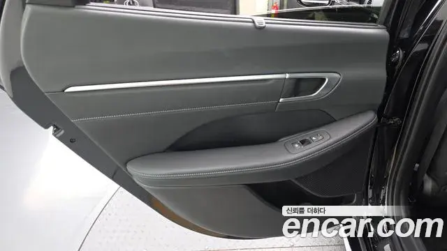 Hyundai Sonata Hybrid 2022 — Photo 30/35