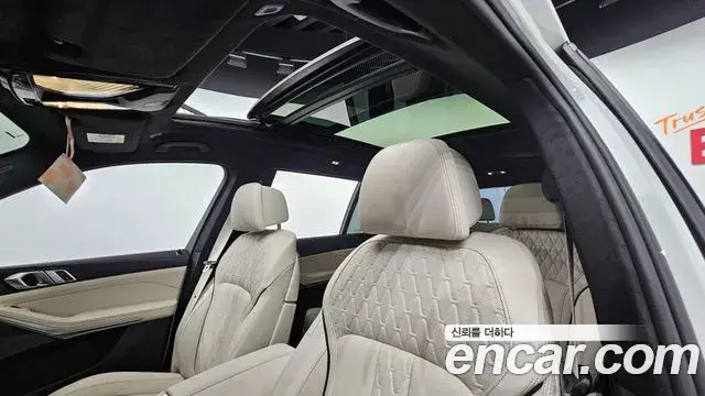 BMW X7 2025 — Photo 18/20