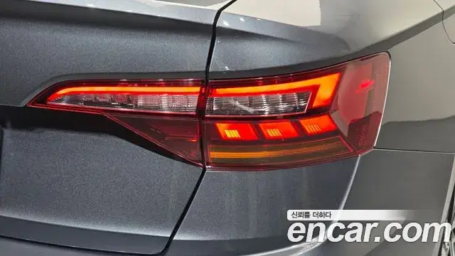 Volkswagen Jetta 2021 — Şəkil 9/31