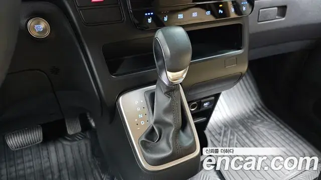 Hyundai Staria 2024 — Photo 9/20