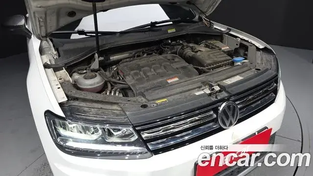 Volkswagen Tiguan 2018 — ფოტო 18/31