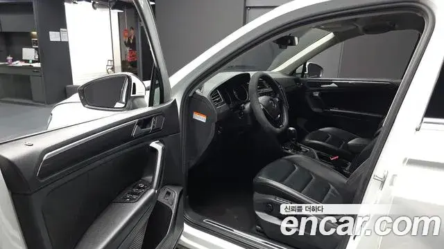 Volkswagen Tiguan 2018 — ფოტო 4/31
