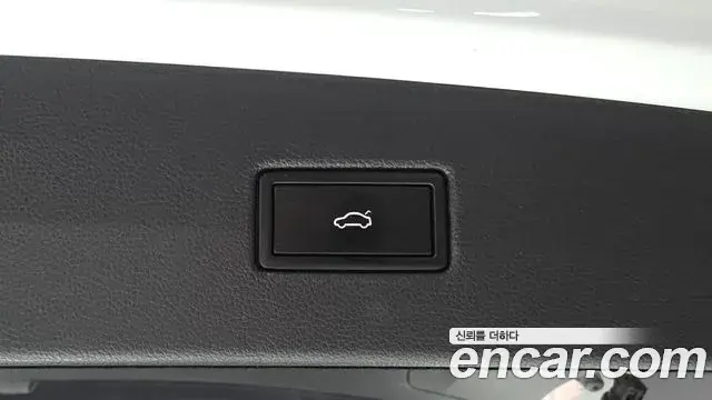 Volkswagen Tiguan 2018 — ფოტო 30/31