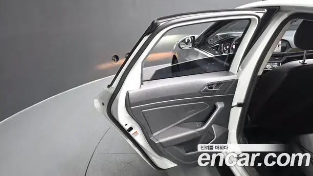 Volkswagen Jetta 2021 — Şəkil 35/37