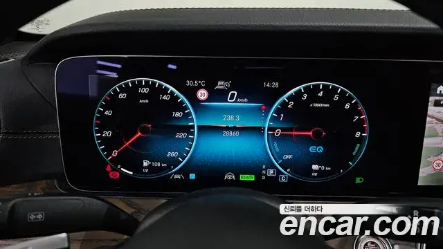 Mercedes-Benz E-Class 2023 — Photo 7/20