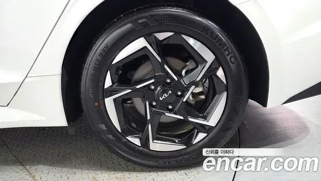 Kia K5 2024 — Photo 19/32