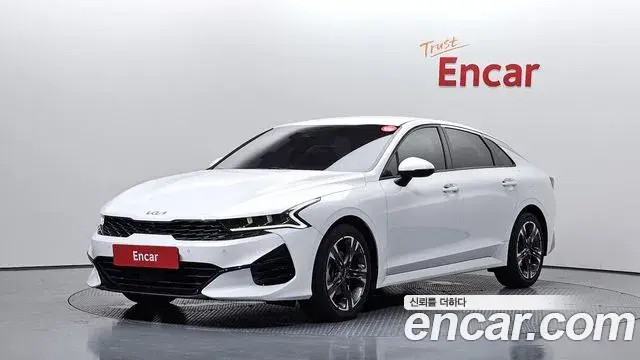 Kia K5 2022 — ფოტო 17/20