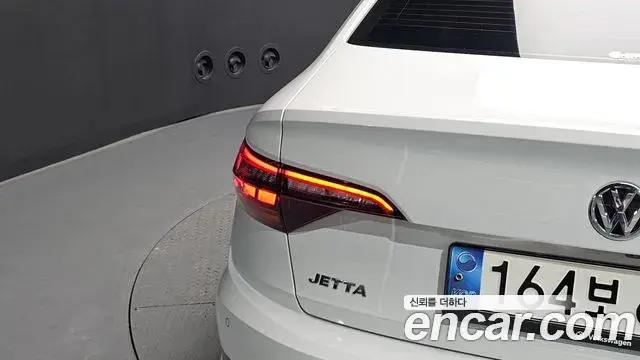 Volkswagen Jetta 2021 — Şəkil 31/32