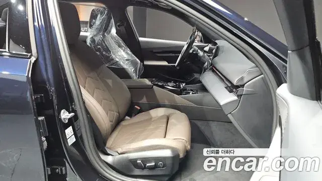 BMW 5 Series 2023 — Şəkil 12/20