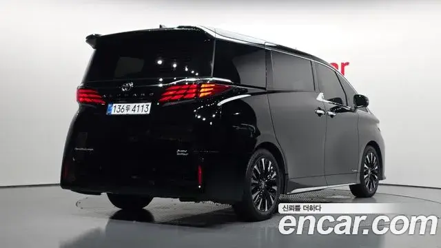 Toyota Alphard 2025 — Photo 2/20