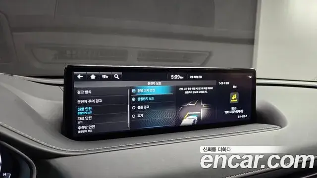 Genesis Electrified G80 2022 — Photo 15/20
