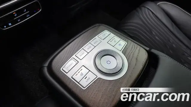 Genesis Electrified G80 2022 — Photo 18/20