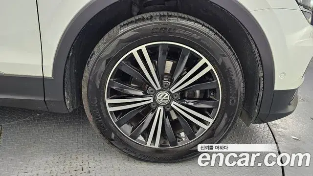 Volkswagen Tiguan 2020 — Photo 8/30
