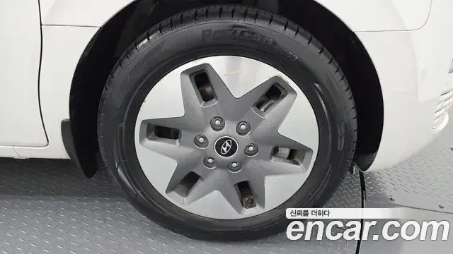 Hyundai Staria 2021 — ფოტო 17/31