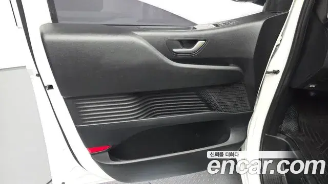 Hyundai Staria 2021 — ფოტო 13/31