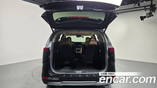 Kia Carnival 2022 — Şəkil 19/20