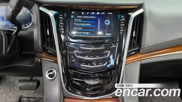 Cadillac Escalade 2018 — Photo 14/20