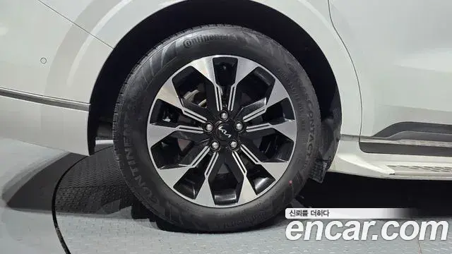Kia Carnival 2023 — Photo 5/20