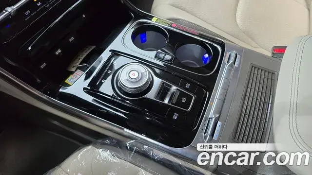 Kia Carnival 2023 — Photo 9/20