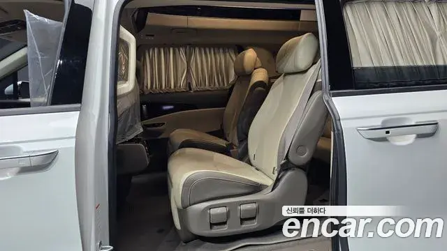 Kia Carnival 2023 — Photo 12/20