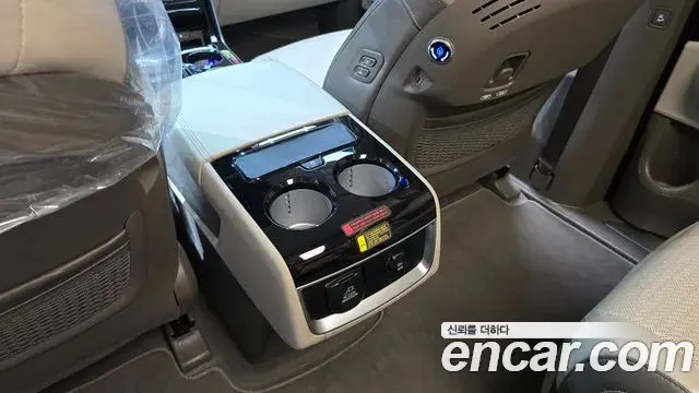 Kia Carnival 2023 — Photo 18/20