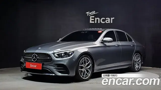 Mercedes-Benz E-Class 2022 — Photo 23/31