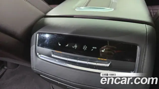 Cadillac Escalade 2021 — Photo 18/20