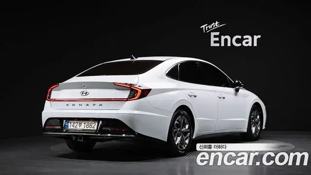 Hyundai Sonata Hybrid 2021 — Photo 19/30