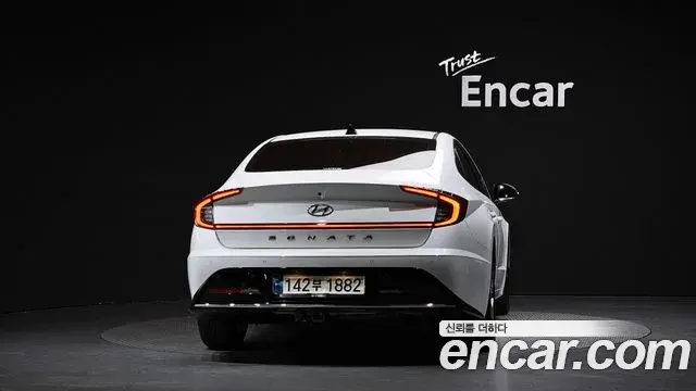 Hyundai Sonata Hybrid 2021 — Photo 13/30