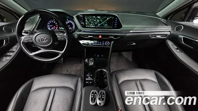 Hyundai Sonata Hybrid 2021 — Photo 1/30